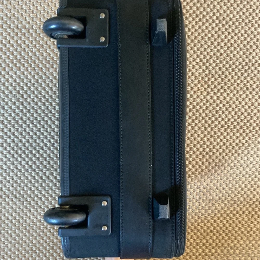 Gucci Black Travel Bag - Picture 10 of 15